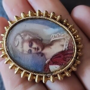 Vintage Gold Karu Arke Cameo Brooch